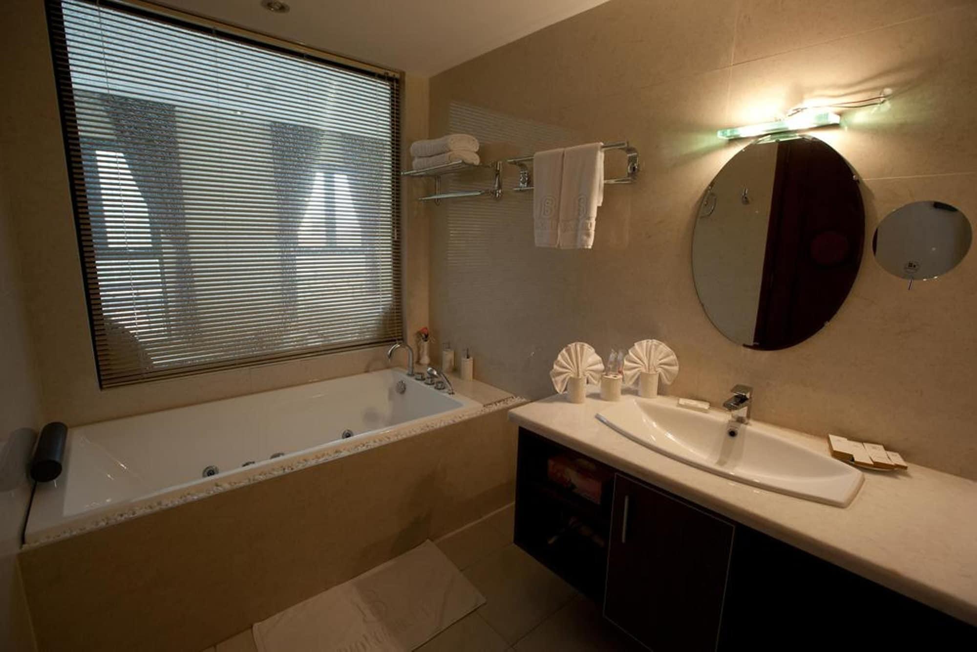 The Pearl Hotel Hanoi Buitenkant foto